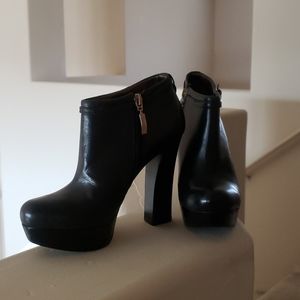 Guess platform ankle booties